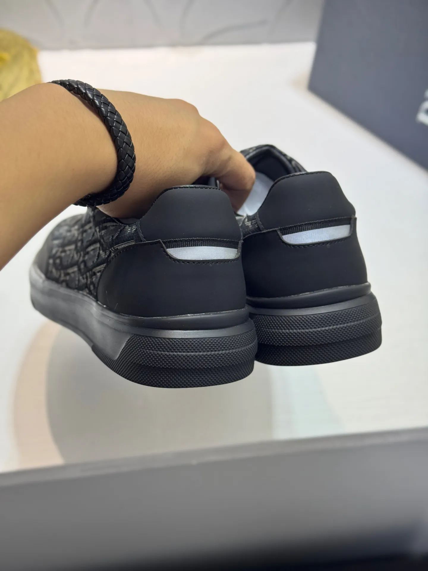 Men's men's shoes 💰400 [New model] 🌂🌂Dior (Dior) 🆕 Low-top casual shoes, carefully made of first-layer cowhide with canvas, comfortable and breathable ~ rubber soles, enhance style. Fashionable and versatile, it can complement any look. Featuring an exquisite design that is uniquely dynamic and modern, this shoe is part of Dior's legacy and embodies modern elegance. Size: 38-44 (45 customized